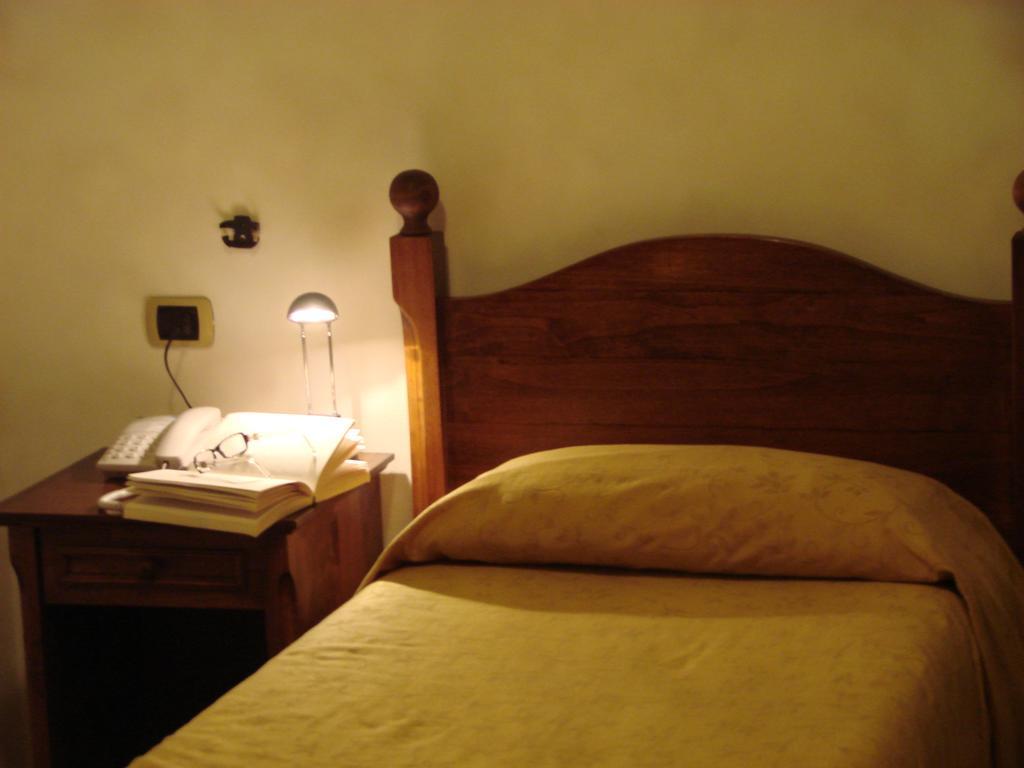 Hotel Palazzo Brunamonti Bevagna Εξωτερικό φωτογραφία
