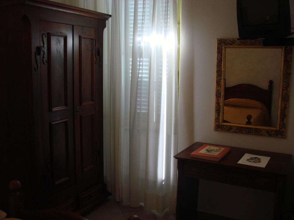 Hotel Palazzo Brunamonti Bevagna Εξωτερικό φωτογραφία