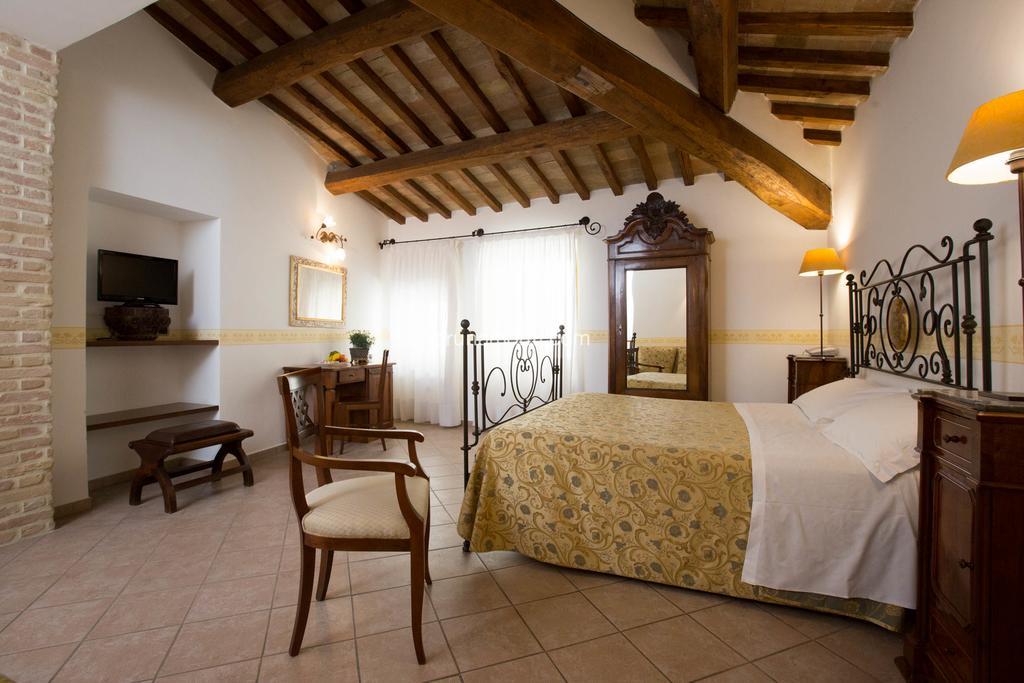 Hotel Palazzo Brunamonti Bevagna Εξωτερικό φωτογραφία